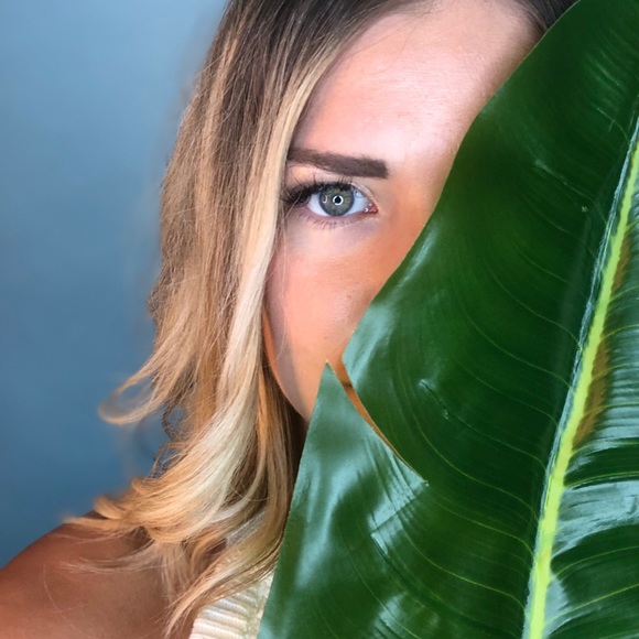 Meet your Posher, Lauren - Picture 3 of 3